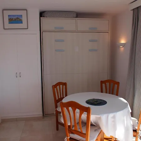 Miramar 28a Apartment Roses